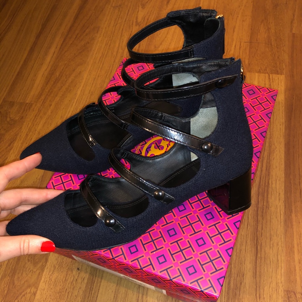 Tory Burch Victorian Mary Jane Heels Button Détail